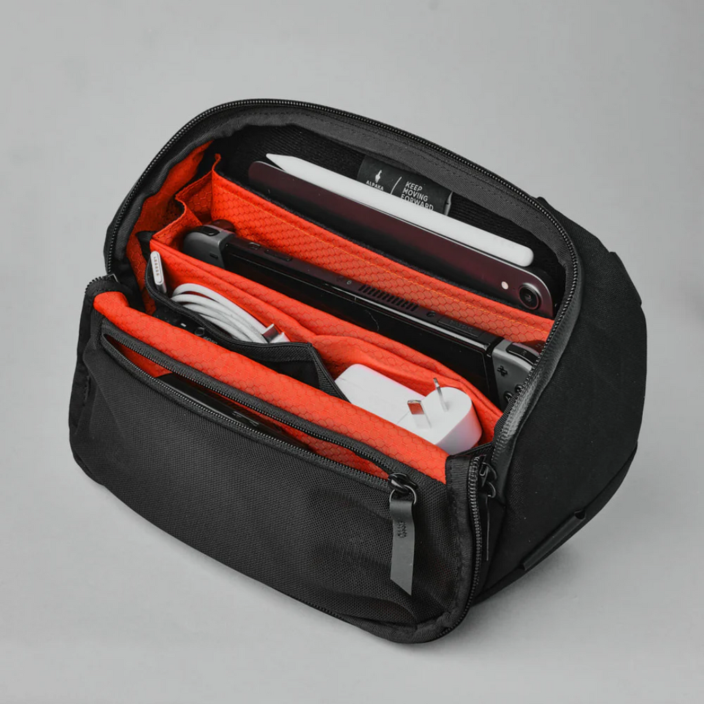 ALPAKA Vertex Pouch - Hitam RX36