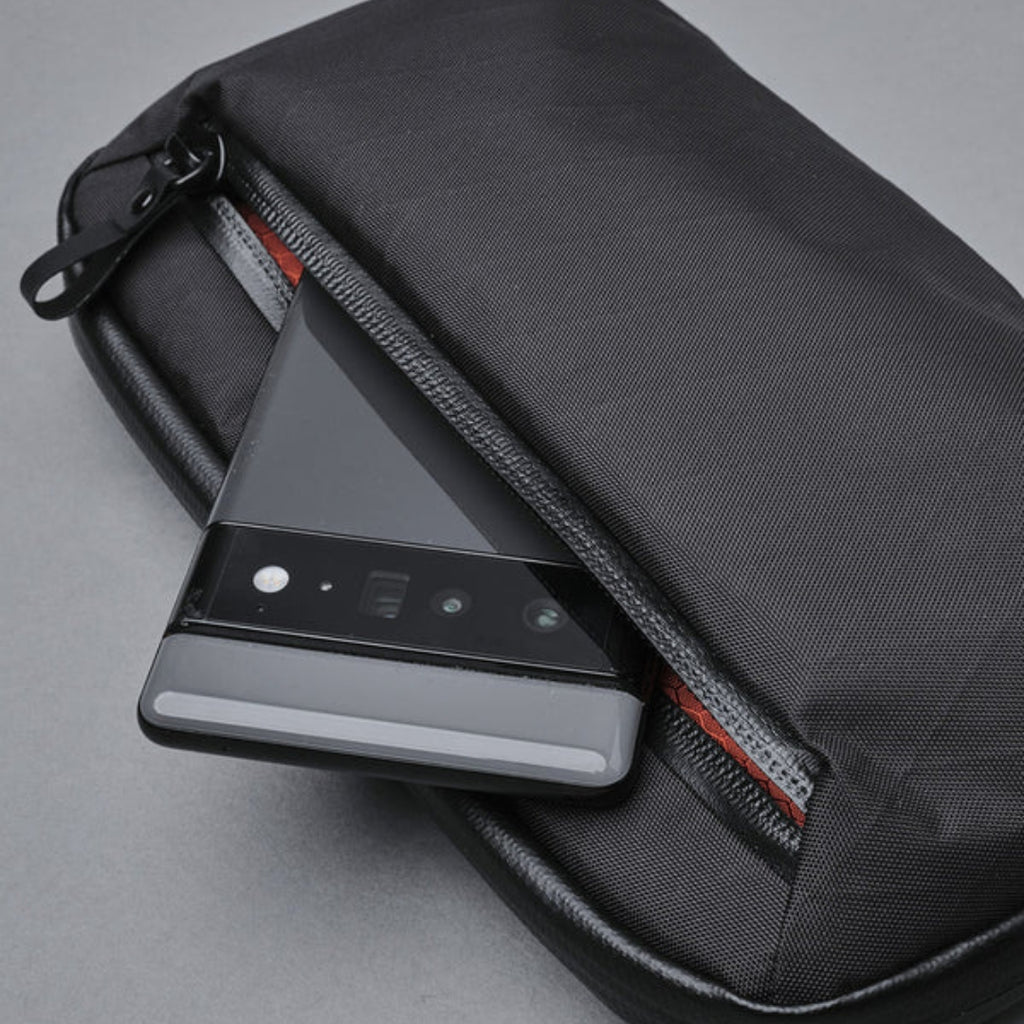 ALPAKA Elements Tech Mini Case - Hitam VX42 