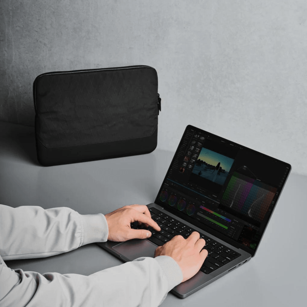 ALPAKA Elements Laptop Sleeve - Black VX42 - Kedaiku